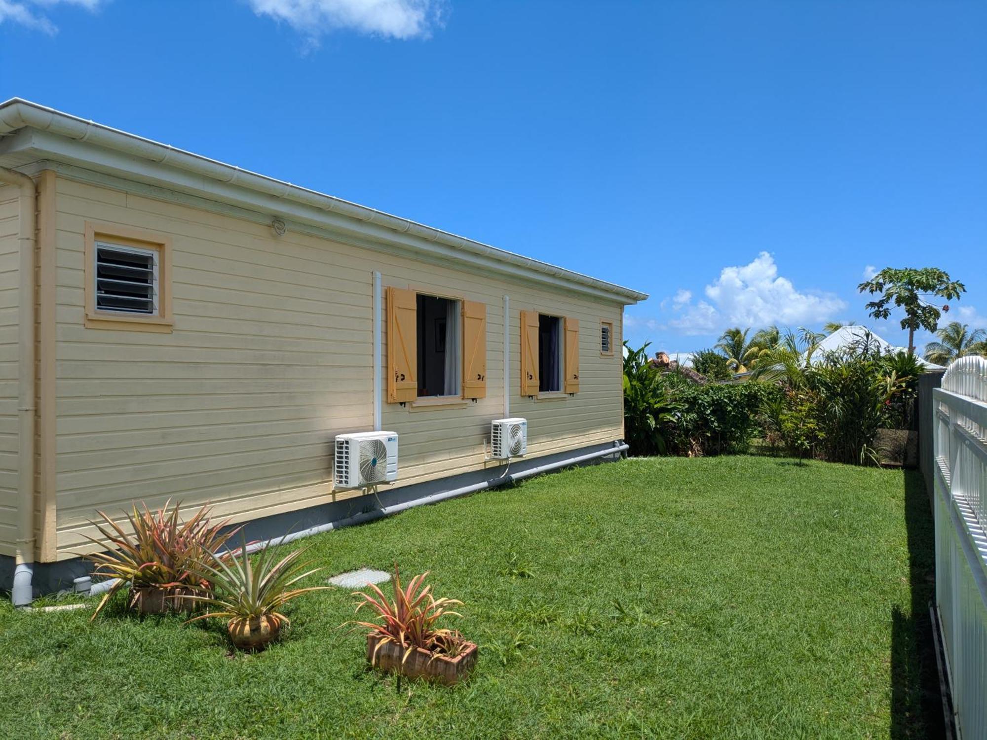 Charmante Villa Creole Climatisee, Jardin Tropical Et Piscine Prives Lamentin Esterno foto